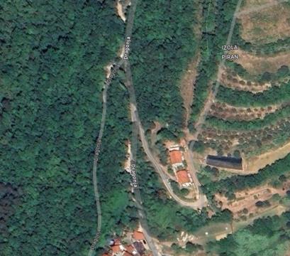 Parcela v zaselku Slami